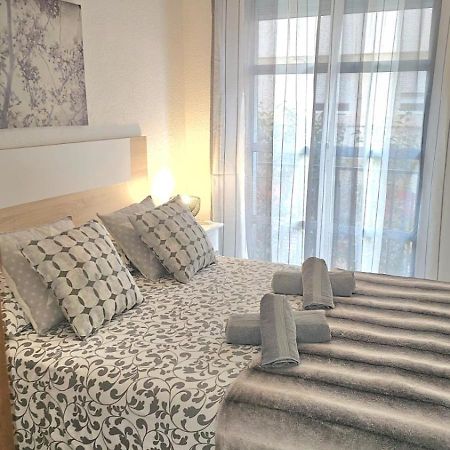 Ideal Holiday Apartment One Bedroom City Center Малага Экстерьер фото