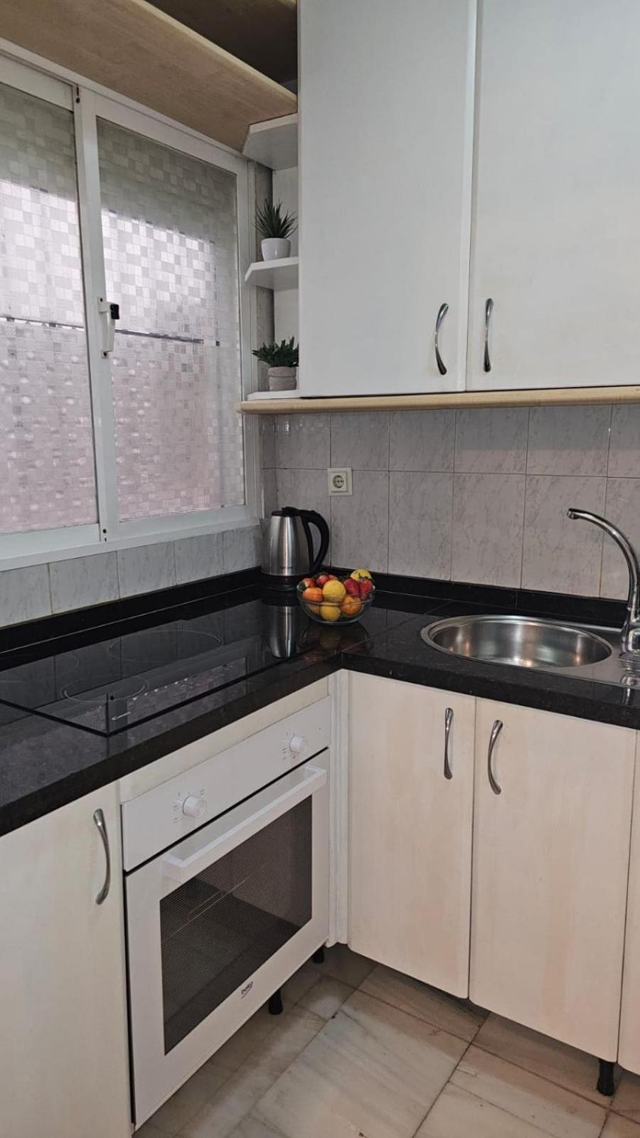 Ideal Holiday Apartment One Bedroom City Center Малага Экстерьер фото