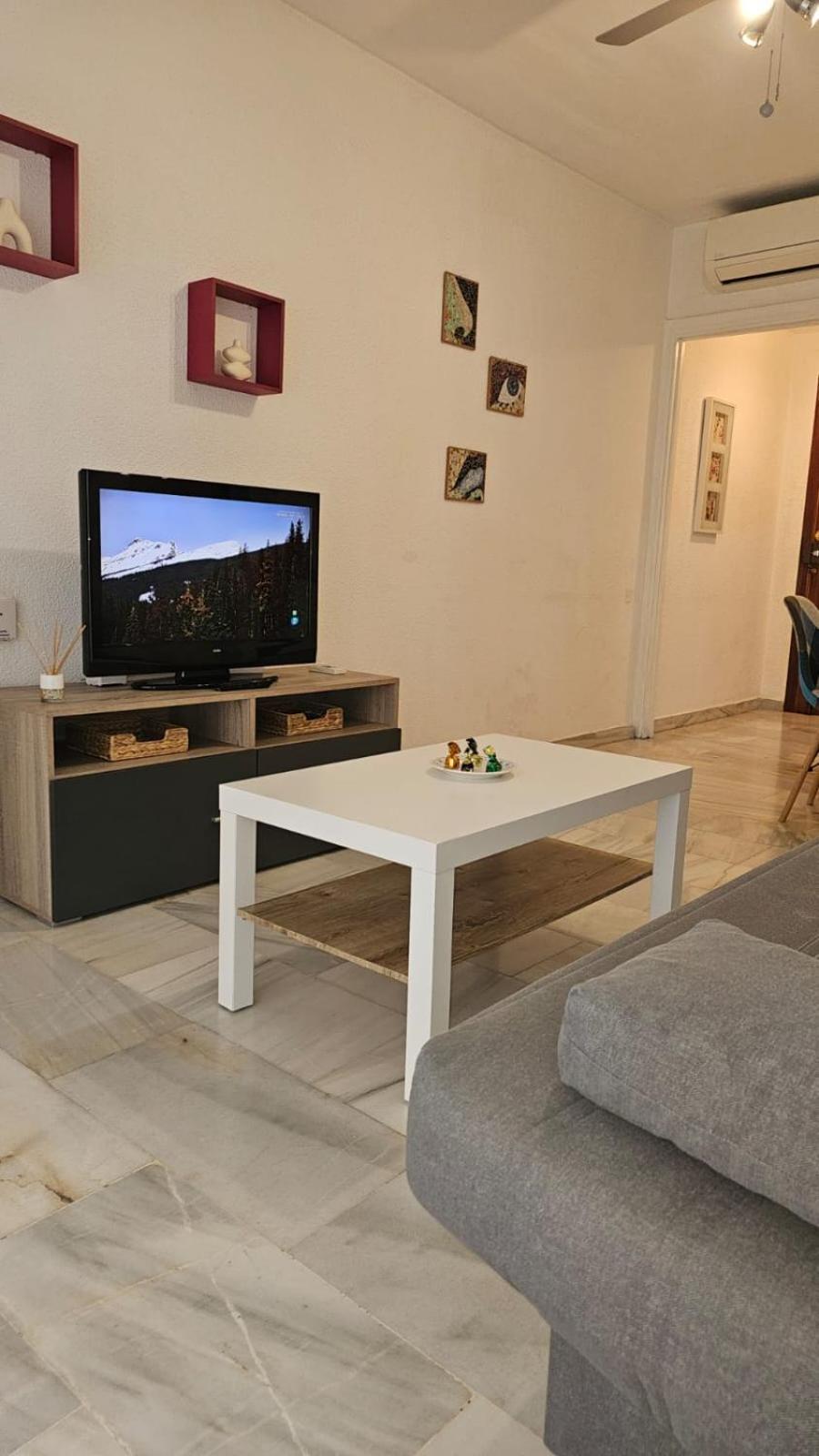 Ideal Holiday Apartment One Bedroom City Center Малага Экстерьер фото
